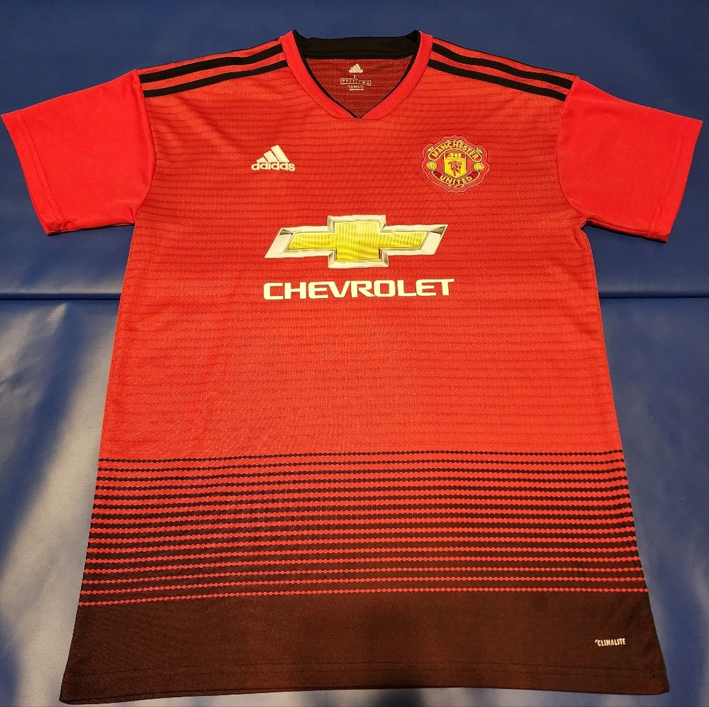 Manchester United 18/19 home shirt